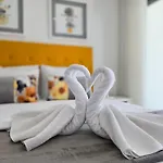 Rocha Honey Glow Апартаменти *