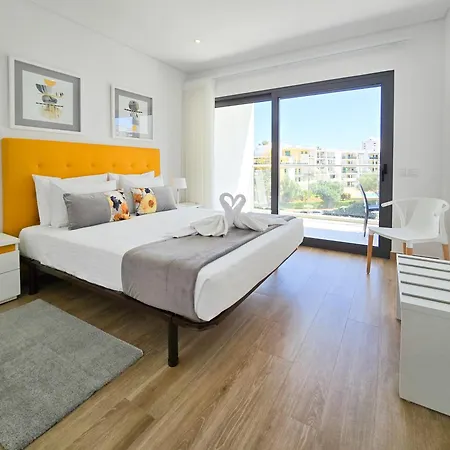 Rocha Honey Glow Апартаменти *