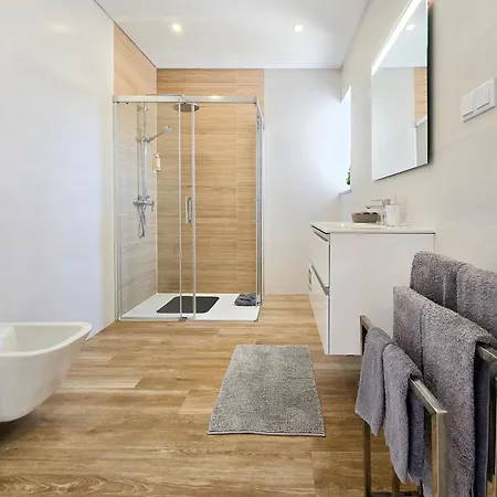 Rocha Honey Glow Апартаменти Портіман