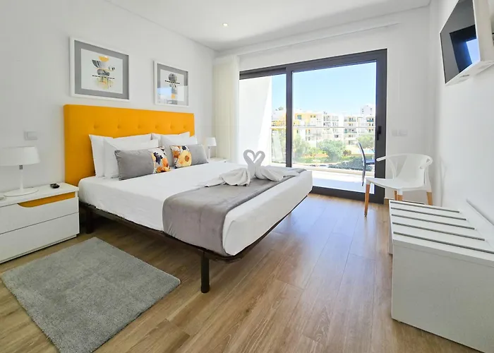 Rocha Honey Glow Apartment *